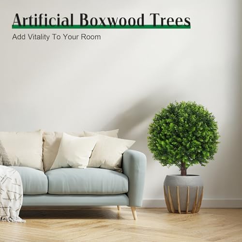 Lifelike Boxwood Topiary Balls for Outdoor Use