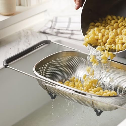 Effortlessly Straining with Rachael Rays Over-the-Sink Colander